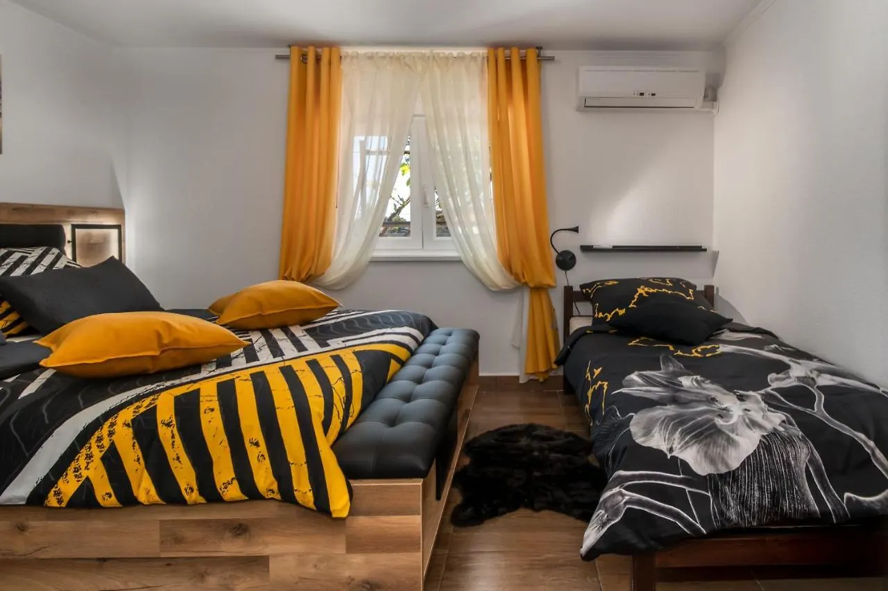 Apartment Mila Klenovica